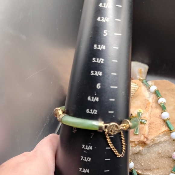 Green and Gold Tone, Jade And Quartz, Jewelry Set. Four Piece. - Picture 2 of 9